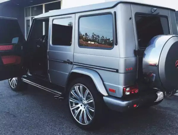 17-Year-Old Kylie Jenner Puts New Rims On Her G Wagon