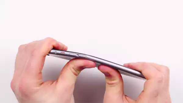Apple shows off  its own bend  tests for new  iPhones