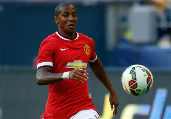 Ashley Young Signs New Manchester United Deal