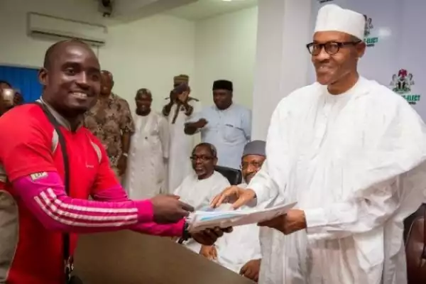 Buhari Meets With Man Who Trekked From Lagos To Abuja