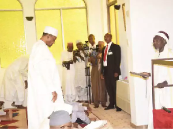 Buhari Prays In Villa Mosque Yesterday To Ease City Centre Traffic - Pres. Spokesman, Mr. Femi Adesina