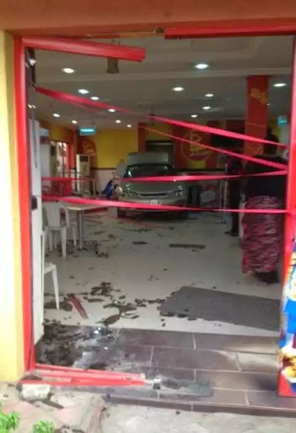 Car breaks into Mr Biggs Restaurant (photos)