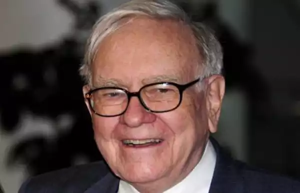 Chinese Businessman Pays $2.35million To Eat Lunch With Warren Buffett