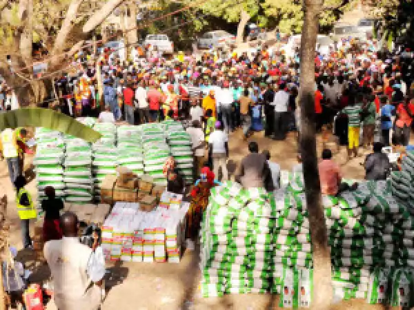 Customs Donates Relief Materials To IDPs In Yola