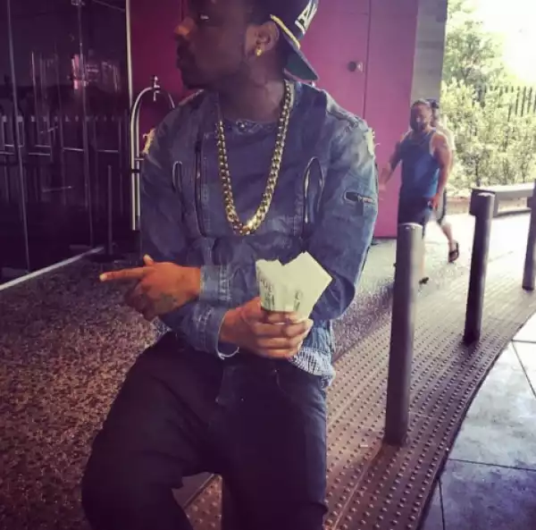 Davido Shows Off The Money He’s Betting On Mayweather