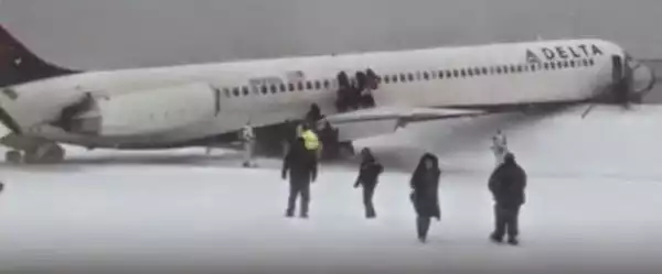 Delta Airline plane skids off runway, crashes into fence