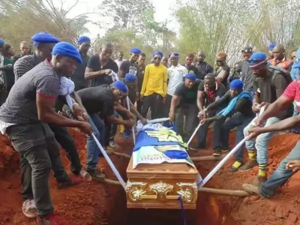 Edo Cult War: Members Bury Their Fellow Member Who Died In War (See Photos)