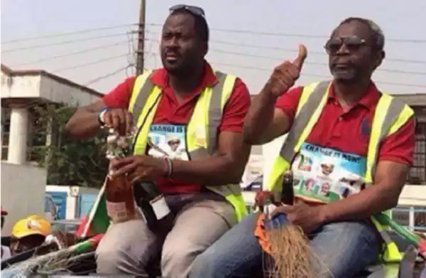 Fans of Nollywood actor turned politician, Desmond Elliot, are not happy with him as he seems to have lost their respect over a photo he displayed.