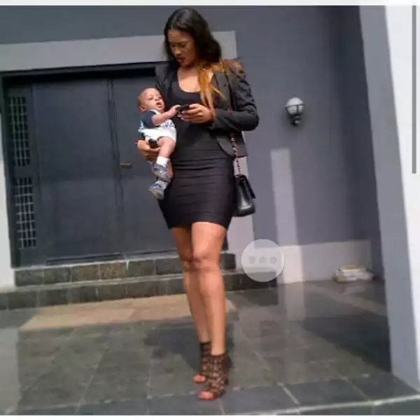 Flavour Shares Photo of Babymama & Daughter?