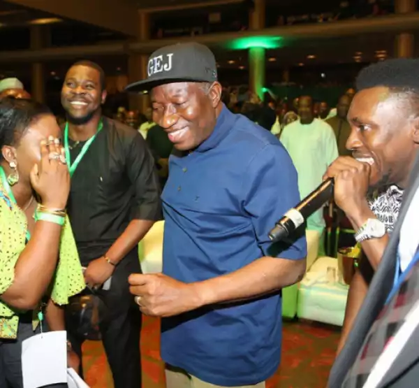 GEJ dances shoki + more pics from his meeting with youths