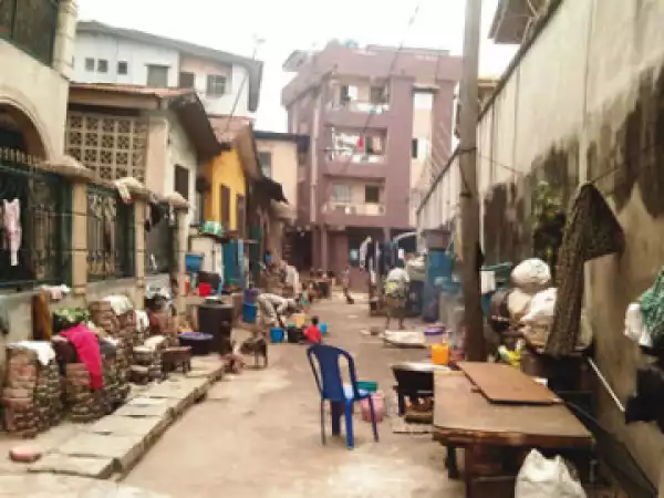 GoodNews!! Woman Stabs Robber To Death In Lagos In Self Defence