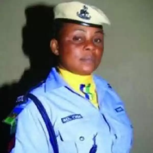 Gov Fashola Rewards Female Police Officer Who Disarmed Two Robbers (Photo)