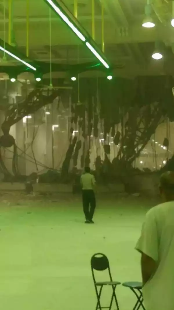 Graphic Photos From Makkah Grand Mosque Crane Crash