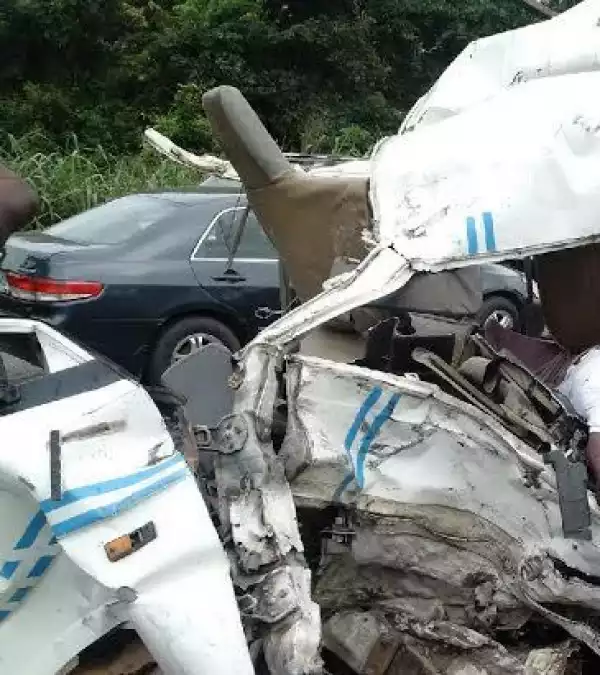 Graphic Photos From The Horrific Accident On Lagos-Ibadan Expressway This Morning 