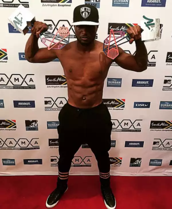 Happiness!! Peter Okoye Removes Shirt To Celebrate MAMAs "Artist Of The Decade" Award