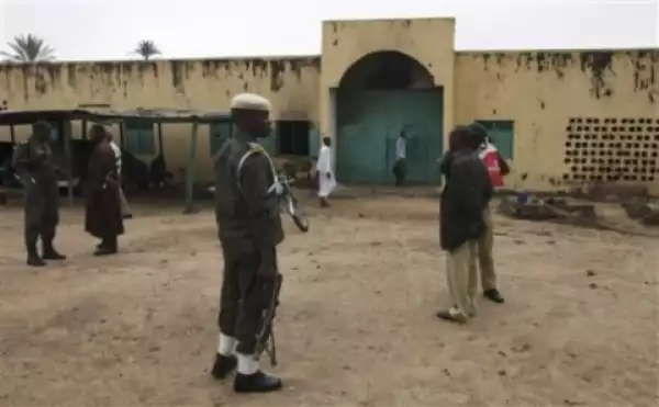 Heavily Armed Gunmen Attack Minna Medium Prison; Free 270 Inmates