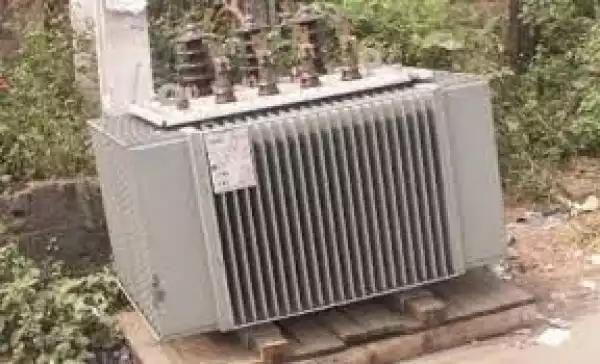 Hehehe.. Governorship Candidate Removes Transformer He Donated To Community Because He Lost