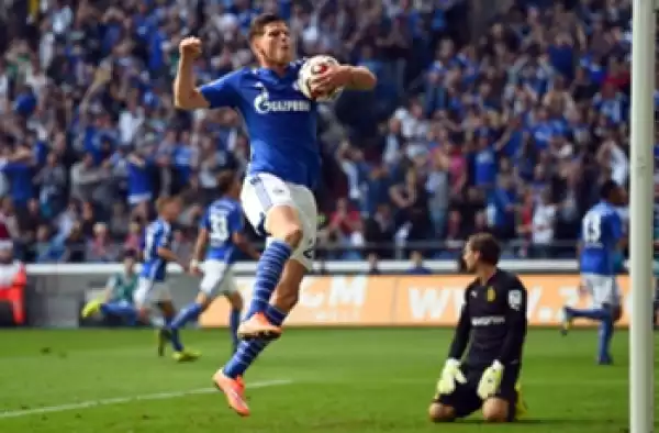 Huntelaar signs Schalke extension