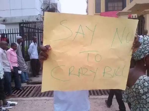 Ikeja residents protest at PHCN office