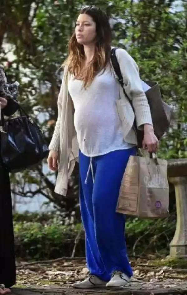 Jessica Biel shows off growing baby bump during filming