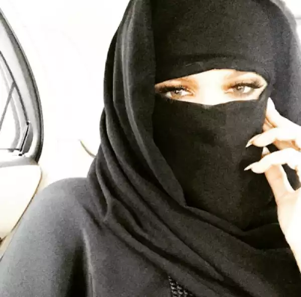 Khloe Kardashian Wears Hijab In Dubai