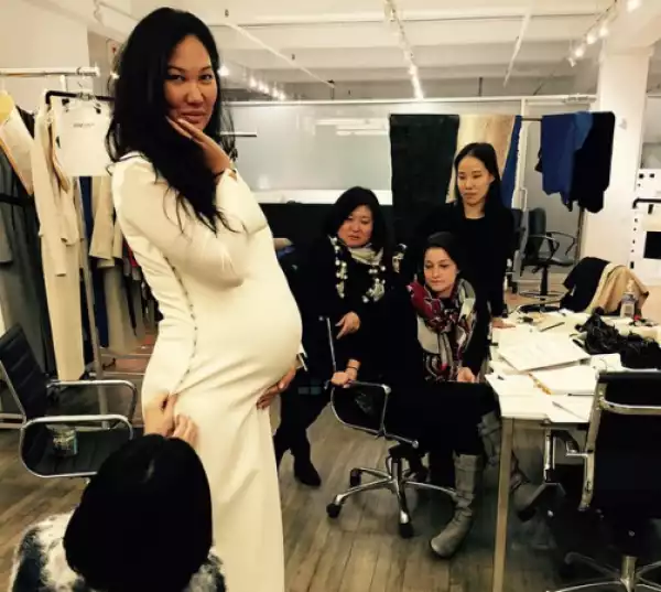 Kimora Lee Simmons shows off her baby bump