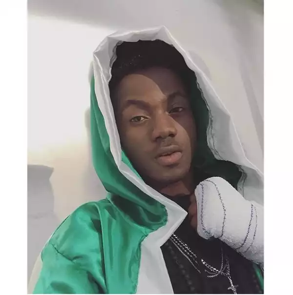 Korede Bello Challenges Floyd Mayweather To A Boxing Match As He Shows Off…