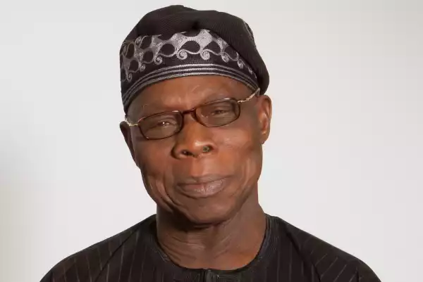 Lol This BABA SEF: See What Obasanjo Is Using For A Selfie Indoor... 