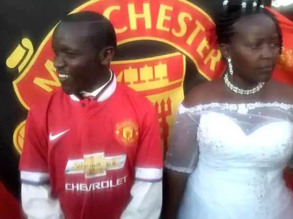 Man United Die-Hard Fan Has Football-Themed Wedding