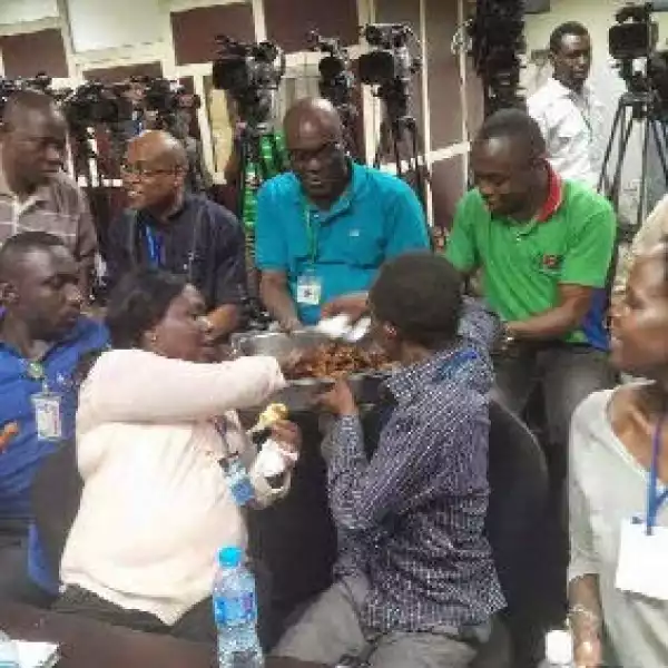Nigerian Journalists Struggle For Fried Chicken At INEC Office