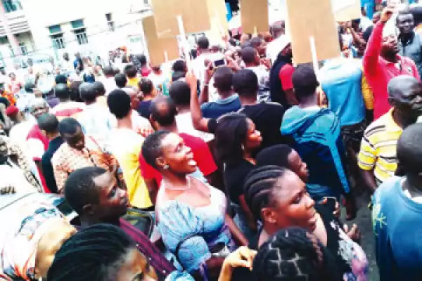 Non-Indigenes Of Lagos March To INEC Office To Demand For PVCs