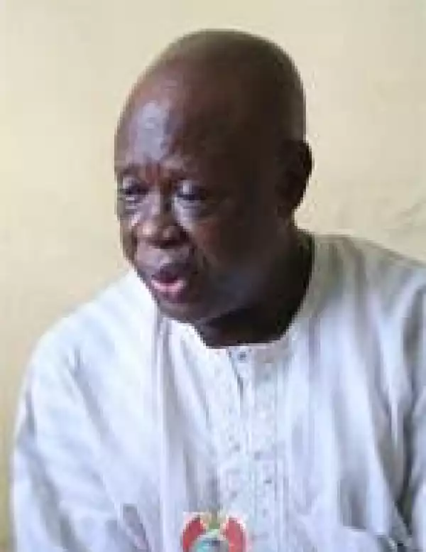 Photo: 70 year old man arrested for N42million Stock Fraud