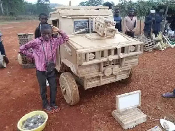 Photo: African Boy Creates Range Rover And Computer Using Wood