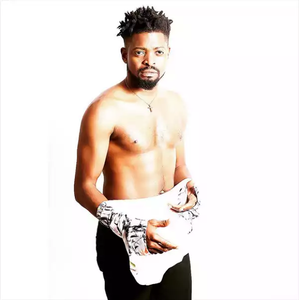 Photo: Basketmouth Shows Off 1 Packs, Threatens To Beat Iyanya, Flavour, Peter Okoye & Others With 48 Packs. Lolz!!