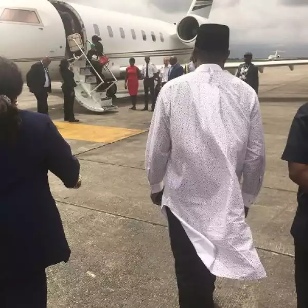 Photo: Ex-President, Jonathan About To Board A Flight In Port Harcourt