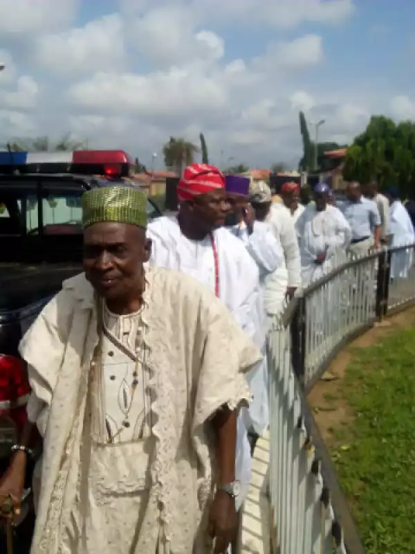 Photo: Ife Chiefs Formally Announce Ooni’s Death