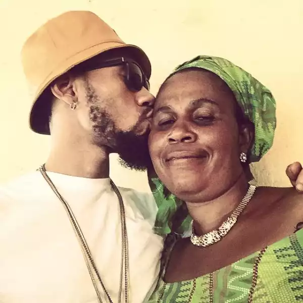 Photo: Phyno Lands His Mum an Adorable Kiss
