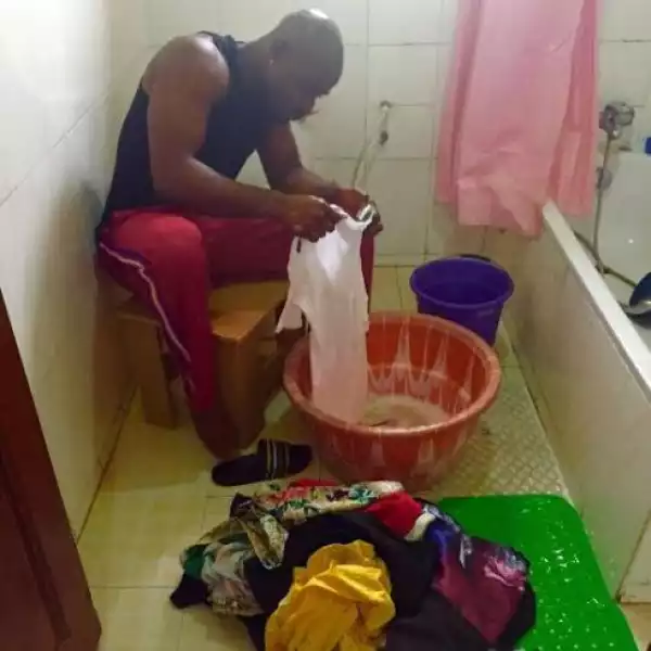 Photo: Singer Harrysong Caught Washing His Clothes