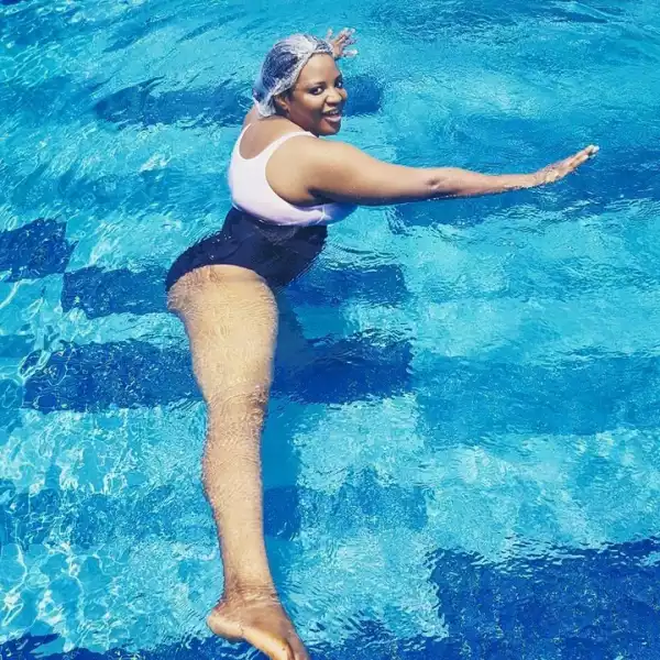 Photo: Yoruba Actress, Funke Adesiyan, Flaunts Her Bikini Body Under A Swimming Pool