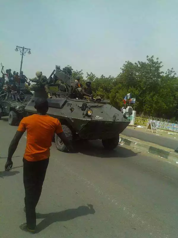 Photo Shows Civilian-JTF Going To War With Nigerian Soldiers In Boko Haram War