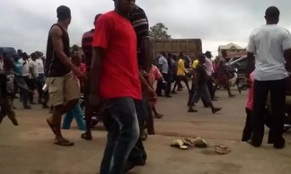 Photos: Anambra Residents Protest As FG Plans To Transfer Boko Haram Prisoners To Anambra Prisons 