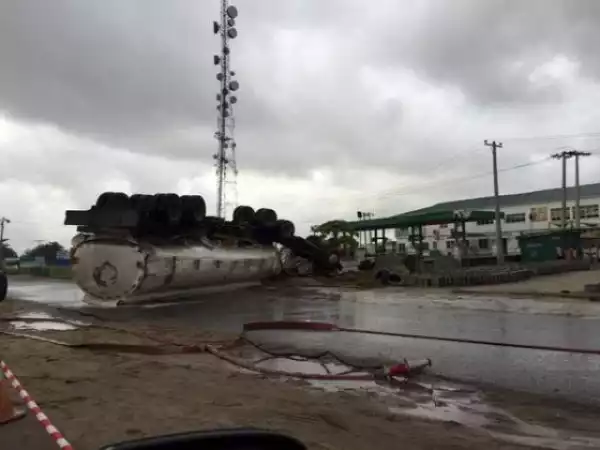 Photos: Another Tanker Ladened With Petrol Falls In Ibeju Lekki