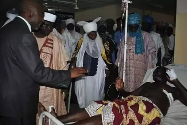 Photos: Emir Of Zazzau Visits Kaduna Bomb Blast Victims At ABUTH