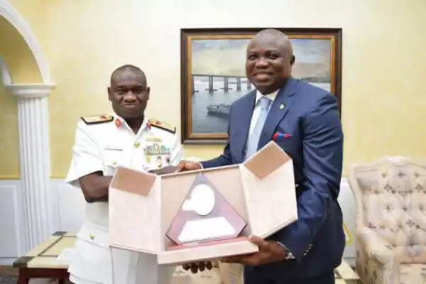 Photos: Governor Ambode Visits Chief Of Naval Staff