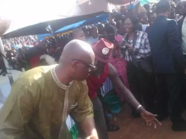 Photos: Governor Fayose Spots Dancing With His People At The Market Square