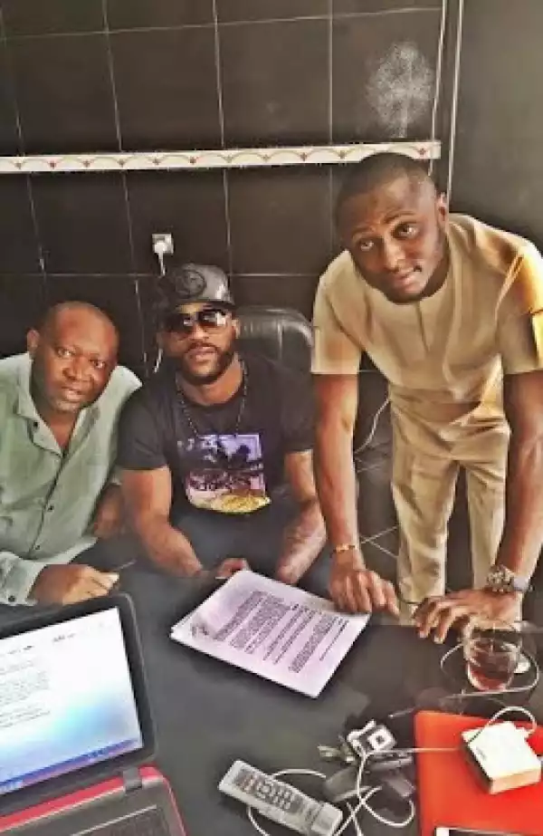 Photos: Iyanya Renews Contract With MTN For Another Year