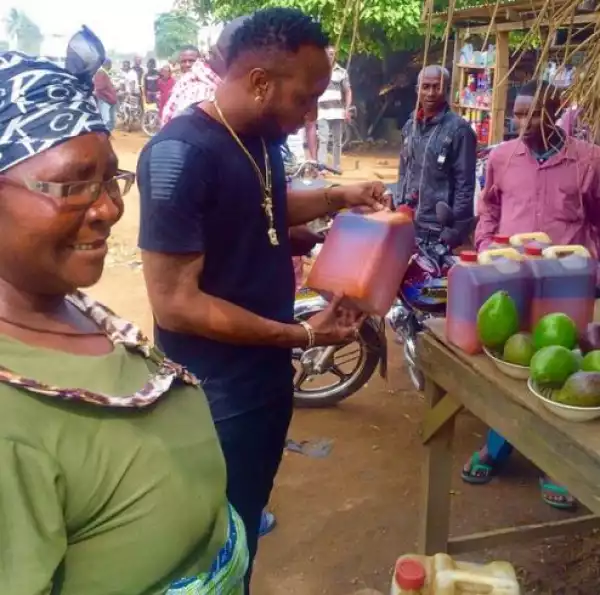 Photos: Kcee Stops By The Roadside To Buy Foodstuff On His Way To Owerri