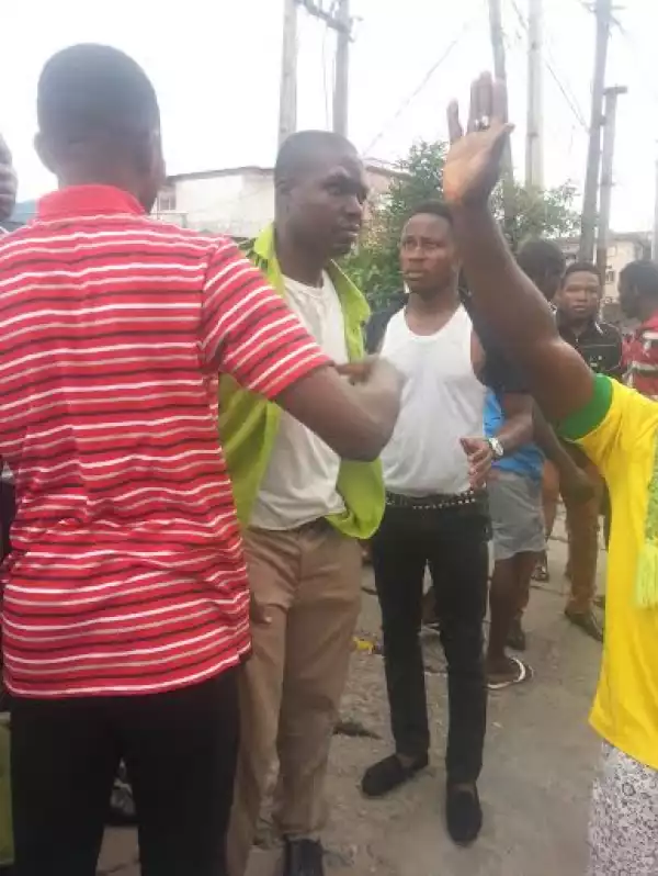 Photos: Lagosians Beat Kai Officials After They Nabbed & Beat Up A Recharge Card Seller