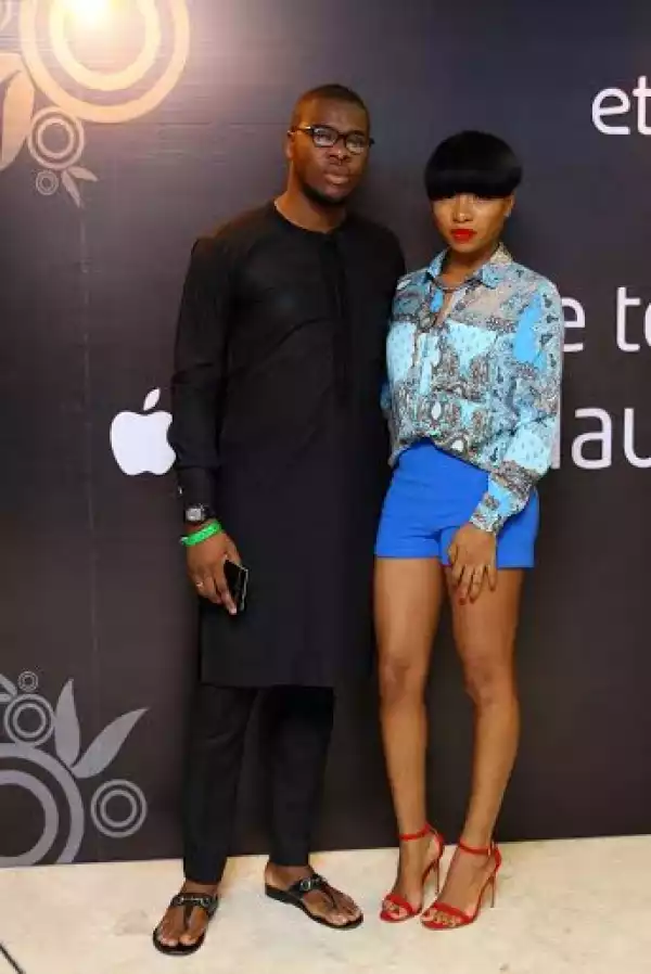 Photos: Mocheddah gets cozy with boo at Etisalat gig