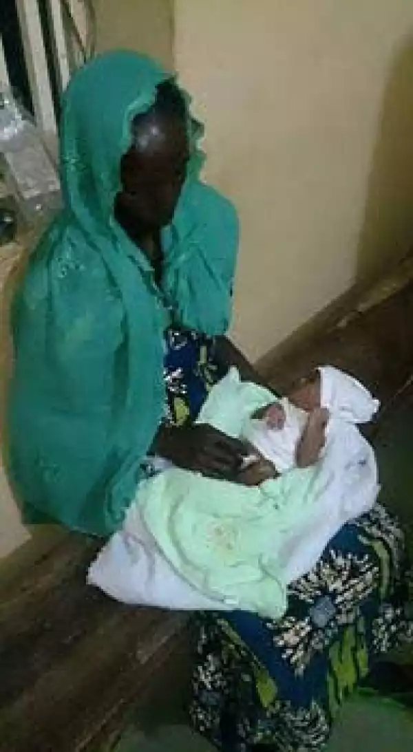 Photos: Nigerian Female Refugees Give Birth While On Their Way From Chad